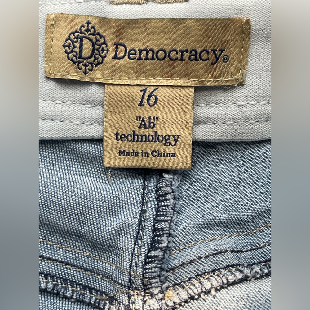 Democracy Blue Ankle Jeans with Floral Embroidery Size 16 - Picture 8 of 16